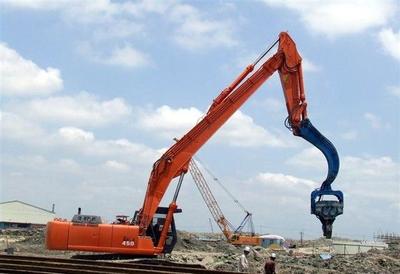 挖掘機(jī)打樁臂的妙用 挖井新利器，專為水資源而生